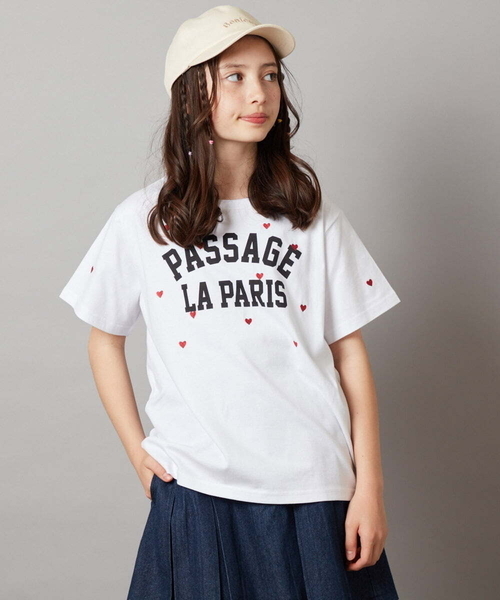 a.v.v（アーヴェヴェ）の「【接触冷感/ジメジメ対策/毛玉になりにくい/安心の綿100％/イージーケア】[140-150]ハート刺繍＆ロゴプリントゆるTシャツ（Tシャツ/カットソー・キッズ・ホワイト/チャコールグレー/ダークインディゴブルー・140/150）」の2枚目の写真