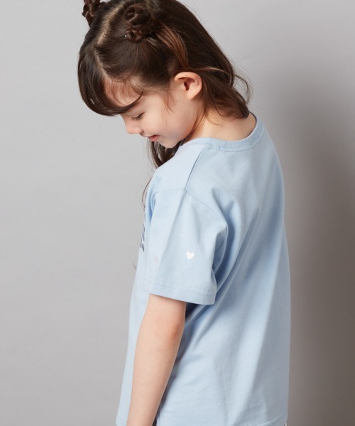a.v.v（アーヴェヴェ）の「【接触冷感/ジメジメ対策/毛玉になりにくい/安心の綿100％/イージーケア】[140-150]ハート刺繍＆ロゴプリントゆるTシャツ（Tシャツ/カットソー・キッズ・ホワイト/チャコールグレー/ダークインディゴブルー・140/150）」の11枚目の写真