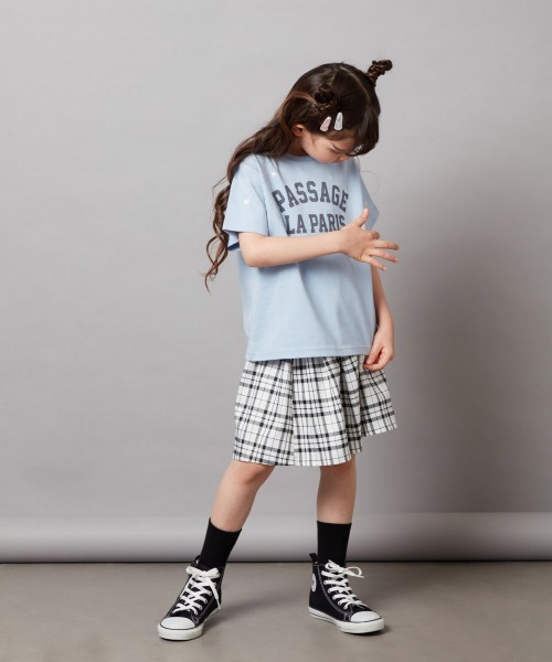 a.v.v（アーヴェヴェ）の「【接触冷感/ジメジメ対策/毛玉になりにくい/安心の綿100％/イージーケア】[140-150]ハート刺繍＆ロゴプリントゆるTシャツ（Tシャツ/カットソー・キッズ・ホワイト/チャコールグレー/ダークインディゴブルー・140/150）」の10枚目の写真