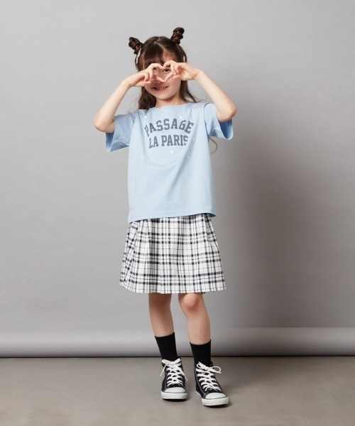 a.v.v（アーヴェヴェ）の「【接触冷感/ジメジメ対策/毛玉になりにくい/安心の綿100％/イージーケア】[140-150]ハート刺繍＆ロゴプリントゆるTシャツ（Tシャツ/カットソー・キッズ・ホワイト/チャコールグレー/ダークインディゴブルー・140/150）」の9枚目の写真