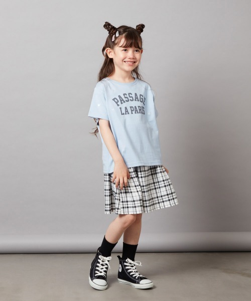 a.v.v（アーヴェヴェ）の「【接触冷感/ジメジメ対策/毛玉になりにくい/安心の綿100％/イージーケア】[140-150]ハート刺繍＆ロゴプリントゆるTシャツ（Tシャツ/カットソー・キッズ・ホワイト/チャコールグレー/ダークインディゴブルー・140/150）」の8枚目の写真