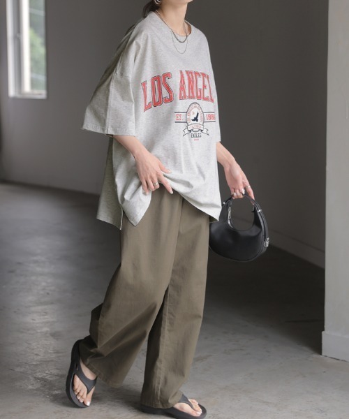 HUG.U(ハグユー)の「【選べる!半袖冷感 / 長袖】ロゴT「オーバーサイズ」(Tシャツ/カットソー・レディース・ベージュ/ネイビー/グレー系その他2/ホワイト/ライトグレー/レッド/ピンク/ライトカーキ/ホワイト系その他/ブラック/グレー系その他/ライトベージュ/ブラック系その他2/ベージュ系その他2/ホワイト系その他2/グレー系その他3/グリーン系その他2・FREE)」の9枚目の写真