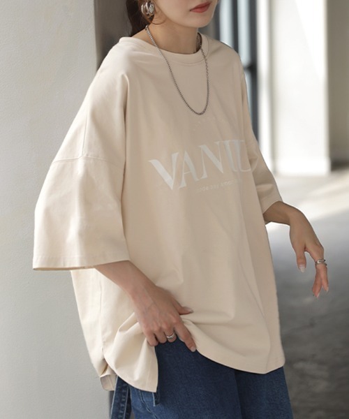 HUG.U(ハグユー)の「【選べる!半袖冷感 / 長袖】ロゴT「オーバーサイズ」(Tシャツ/カットソー・レディース・ベージュ/ネイビー/グレー系その他2/ホワイト/ライトグレー/レッド/ピンク/ライトカーキ/ホワイト系その他/ブラック/グレー系その他/ライトベージュ/ブラック系その他2/ベージュ系その他2/ホワイト系その他2/グレー系その他3/グリーン系その他2・FREE)」の12枚目の写真