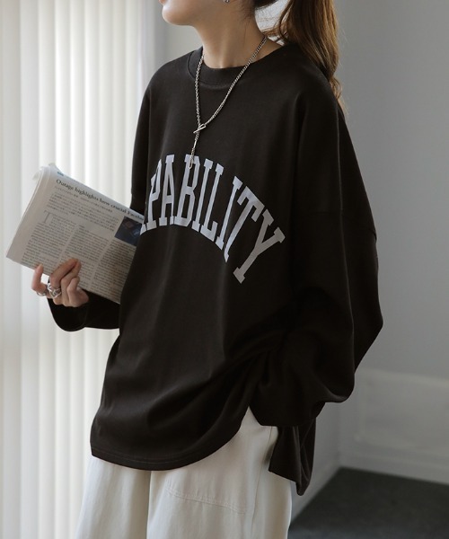 HUG.U(ハグユー)の「【選べる!半袖冷感 / 長袖】ロゴT「オーバーサイズ」(Tシャツ/カットソー・レディース・ベージュ/ネイビー/グレー系その他2/ホワイト/ライトグレー/レッド/ピンク/ライトカーキ/ホワイト系その他/ブラック/グレー系その他/ライトベージュ/ブラック系その他2/ベージュ系その他2/ホワイト系その他2/グレー系その他3/グリーン系その他2・FREE)」の4枚目の写真