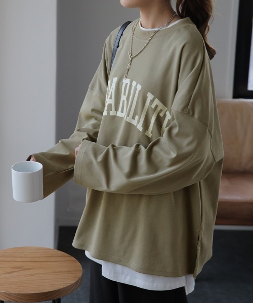 HUG.U(ハグユー)の「【選べる!半袖冷感 / 長袖】ロゴT「オーバーサイズ」(Tシャツ/カットソー・レディース・ベージュ/ネイビー/グレー系その他2/ホワイト/ライトグレー/レッド/ピンク/ライトカーキ/ホワイト系その他/ブラック/グレー系その他/ライトベージュ/ブラック系その他2/ベージュ系その他2/ホワイト系その他2/グレー系その他3/グリーン系その他2・FREE)」の22枚目の写真