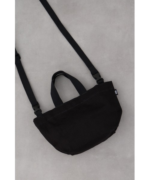 AZUL by moussy（アズールバイマウジー）の「キャンバス2WAYミニバッグ（ハンドバッグ・メンズ・ライトブルー/ブラック/カーキ/チャコールグレー/オフホワイト/マジェンタ・FREE）」の17枚目の写真