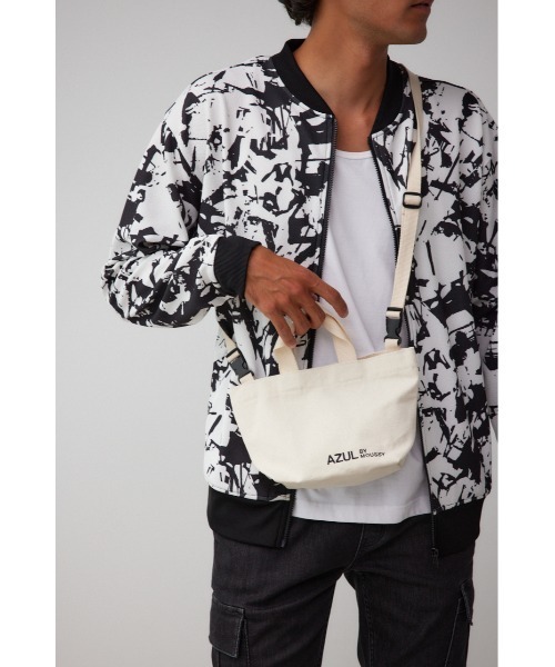 AZUL by moussy（アズールバイマウジー）の「キャンバス2WAYミニバッグ（ハンドバッグ・メンズ・ライトブルー/ブラック/カーキ/チャコールグレー/オフホワイト/マジェンタ・FREE）」の7枚目の写真