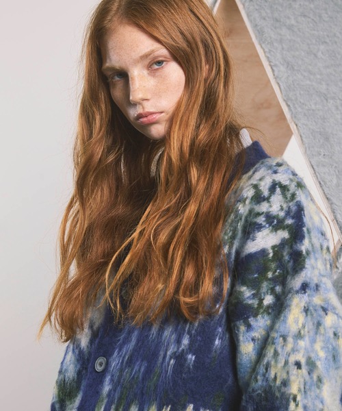 MAISON SPECIAL（メゾンスペシャル）の「《UNISEX》Prime-Over Landscape Painting V-Neck Knit Cardigan/プライムオーバーランドスケープペインティングVネックニットカーディガン 【MAISON SPECIAL/メゾンスペシャル】（カーディガン/ボレロ・メンズ・グレー/ブルー・1/2）」の10枚目の写真