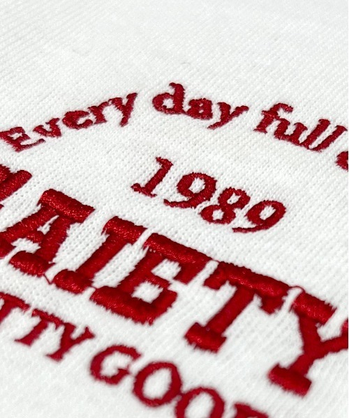 ad thie(アドティエ)の「ロゴ刺繍 ショート丈ロングTシャツ(Tシャツ/カットソー・レディース・ピンク/チャコール/ブラック/オフホワイト・FREE)」の8枚目の写真