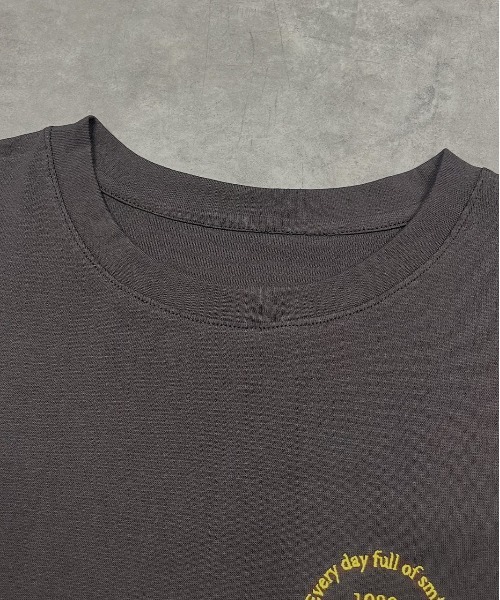 ad thie(アドティエ)の「ロゴ刺繍 ショート丈ロングTシャツ(Tシャツ/カットソー・レディース・ピンク/チャコール/ブラック/オフホワイト・FREE)」の9枚目の写真