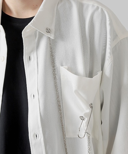 LUXSTYLE(ラグスタイル)の「チェーンピン付き無地ポリレーヨンビッグ長袖シャツ(シャツ/ブラウス・メンズ・ホワイト×ブラック/ホワイト/ブラック・FREE)」の4枚目の写真