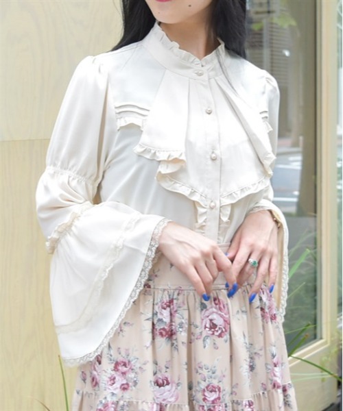 Charmante femme フリルシャツ　ホワイト FAVORITO ブラウス シャツ フリル長袖シャツ レディース