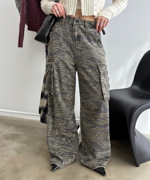 SHAGGIE（シャギー）の「迷彩柄カーゴルーズパンツ（カーゴパンツ・レディース・カモフラージュ・FREE）」の2枚目の写真