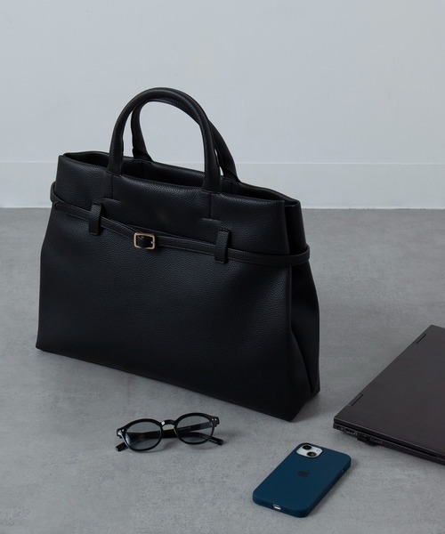 MAISON BREEZE(メゾンブリーズ)の「【MAISON BREEZE】シボレザー ベルト付きワイドトート ビジネスバッグ A4サイズ PC収納可能(トートバッグ・レディース・ブラック/グレイッシュベージュ/ダークブラウン・FREE)」の5枚目の写真