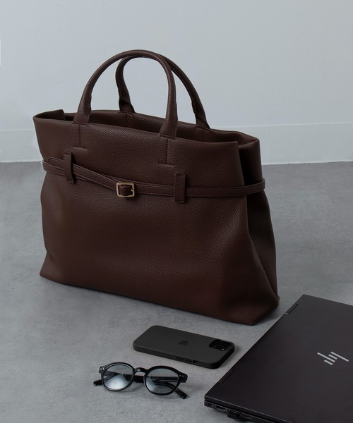 MAISON BREEZE(メゾンブリーズ)の「【MAISON BREEZE】シボレザー ベルト付きワイドトート ビジネスバッグ A4サイズ PC収納可能(トートバッグ・レディース・ブラック/グレイッシュベージュ/ダークブラウン・FREE)」の8枚目の写真