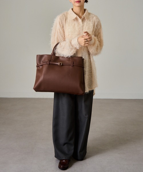 MAISON BREEZE(メゾンブリーズ)の「【MAISON BREEZE】シボレザー ベルト付きワイドトート ビジネスバッグ A4サイズ PC収納可能(トートバッグ・レディース・ブラック/グレイッシュベージュ/ダークブラウン・FREE)」の9枚目の写真