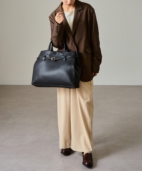 MAISON BREEZE(メゾンブリーズ)の「【MAISON BREEZE】シボレザー ベルト付きワイドトート ビジネスバッグ A4サイズ PC収納可能(トートバッグ・レディース・ブラック/グレイッシュベージュ/ダークブラウン・FREE)」の7枚目の写真