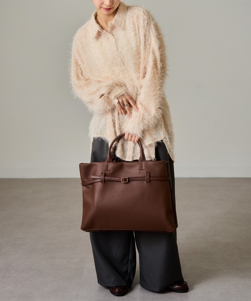 MAISON BREEZE(メゾンブリーズ)の「【MAISON BREEZE】シボレザー ベルト付きワイドトート ビジネスバッグ A4サイズ PC収納可能(トートバッグ・レディース・ブラック/グレイッシュベージュ/ダークブラウン・FREE)」の10枚目の写真