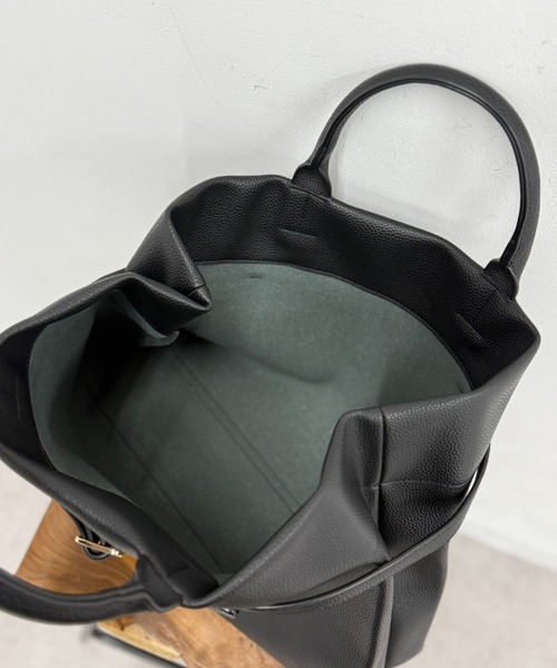 MAISON BREEZE(メゾンブリーズ)の「【MAISON BREEZE】シボレザー ベルト付きワイドトート ビジネスバッグ A4サイズ PC収納可能(トートバッグ・レディース・ブラック/グレイッシュベージュ/ダークブラウン・FREE)」の16枚目の写真