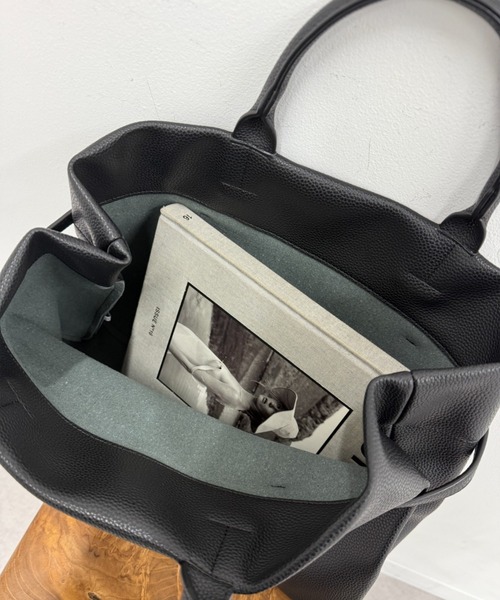 MAISON BREEZE(メゾンブリーズ)の「【MAISON BREEZE】シボレザー ベルト付きワイドトート ビジネスバッグ A4サイズ PC収納可能(トートバッグ・レディース・ブラック/グレイッシュベージュ/ダークブラウン・FREE)」の15枚目の写真