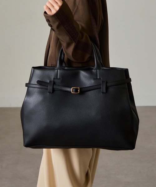 MAISON BREEZE(メゾンブリーズ)の「【MAISON BREEZE】シボレザー ベルト付きワイドトート ビジネスバッグ A4サイズ PC収納可能(トートバッグ・レディース・ブラック/グレイッシュベージュ/ダークブラウン・FREE)」の20枚目の写真