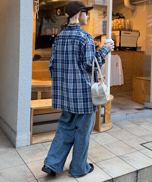 CIAOPANIC TYPY(チャオパニックティピー)の「【UNISEX】ルーズシルエットレギュラーカラーアソートシャツ(シャツ/ブラウス・メンズ・ネイビー/ベージュ/ブラック/モカ/サックスブルー/レッド・SMALL/X-LARGE/LARGE/MEDIUM)」の7枚目の写真