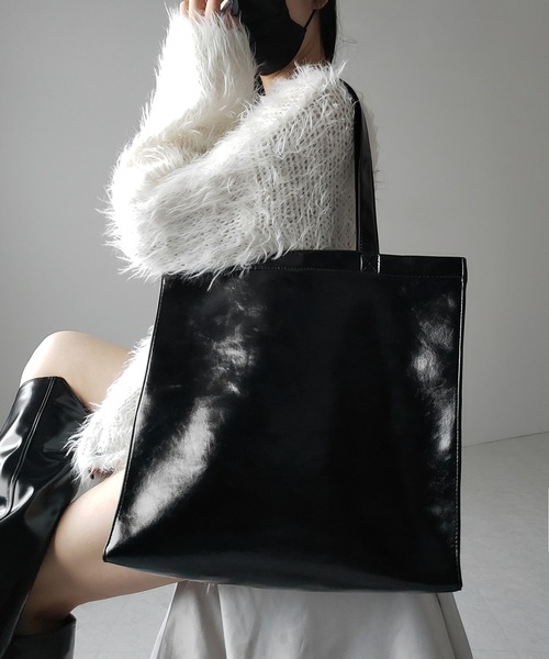 me+em select（ミームセレクト）の「※※【 ２color ／ 大容量 】フェイクレザービッグスクエアトートバッグ ／ fake leather big square tote bag（トートバッグ・レディース・アイボリー/ブラック・FREE）」の4枚目の写真
