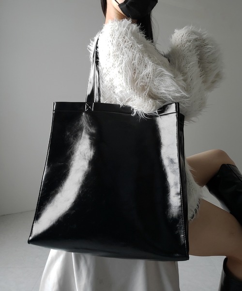 me+em select（ミームセレクト）の「※※【 ２color ／ 大容量 】フェイクレザービッグスクエアトートバッグ ／ fake leather big square tote bag（トートバッグ・レディース・アイボリー/ブラック・FREE）」の3枚目の写真