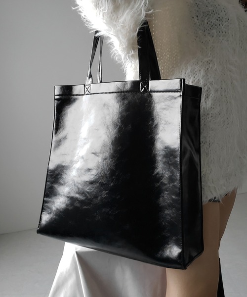 me+em select（ミームセレクト）の「※※【 ２color ／ 大容量 】フェイクレザービッグスクエアトートバッグ ／ fake leather big square tote bag（トートバッグ・レディース・アイボリー/ブラック・FREE）」の6枚目の写真