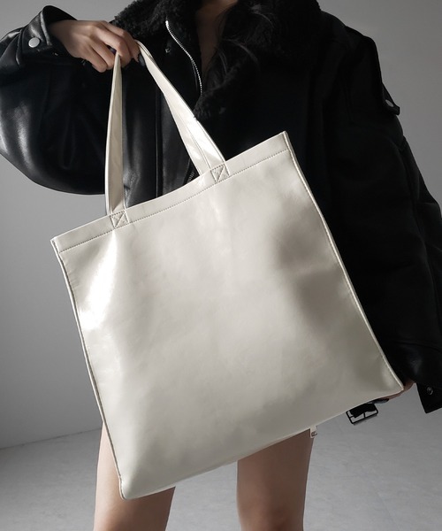 me+em select（ミームセレクト）の「※※【 ２color ／ 大容量 】フェイクレザービッグスクエアトートバッグ ／ fake leather big square tote bag（トートバッグ・レディース・アイボリー/ブラック・FREE）」の13枚目の写真