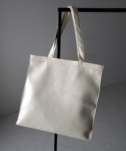 me+em select（ミームセレクト）の「※※【 ２color ／ 大容量 】フェイクレザービッグスクエアトートバッグ ／ fake leather big square tote bag（トートバッグ・レディース・アイボリー/ブラック・FREE）」の12枚目の写真