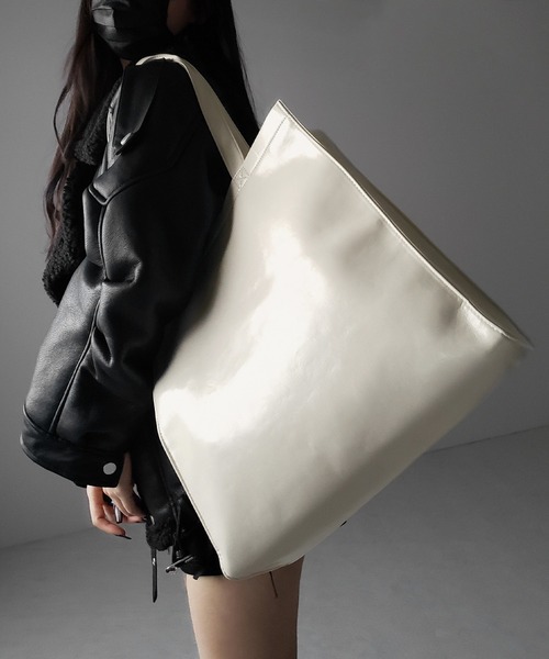 me+em select（ミームセレクト）の「※※【 ２color ／ 大容量 】フェイクレザービッグスクエアトートバッグ ／ fake leather big square tote bag（トートバッグ・レディース・アイボリー/ブラック・FREE）」の14枚目の写真