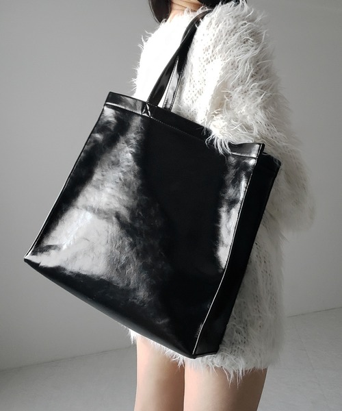 me+em select（ミームセレクト）の「※※【 ２color ／ 大容量 】フェイクレザービッグスクエアトートバッグ ／ fake leather big square tote bag（トートバッグ・レディース・アイボリー/ブラック・FREE）」の8枚目の写真