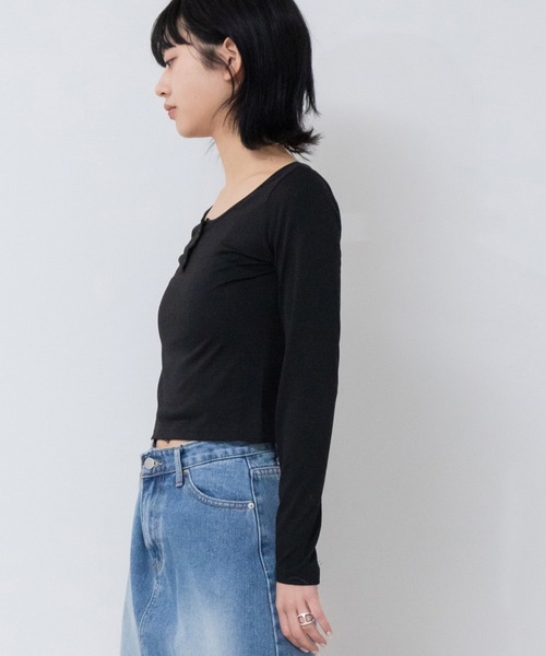 HEILIS(ヘイリス)の「ヘンリーネックロングTシャツ / 長袖 ロンT クロップド ショート丈 カットソー レディース 白 黒 グレー 秋服 冬服 春服 透け感(Tシャツ/カットソー・レディース・ホワイト/グレー/ブラック・FREE)」の10枚目の写真
