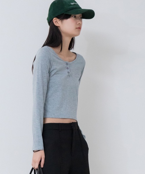 HEILIS(ヘイリス)の「ヘンリーネックロングTシャツ / 長袖 ロンT クロップド ショート丈 カットソー レディース 白 黒 グレー 秋服 冬服 春服 透け感(Tシャツ/カットソー・レディース・ホワイト/グレー/ブラック・FREE)」の18枚目の写真
