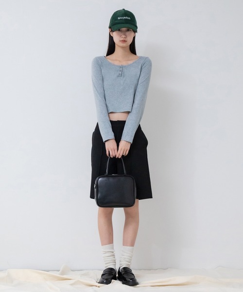 HEILIS(ヘイリス)の「ヘンリーネックロングTシャツ / 長袖 ロンT クロップド ショート丈 カットソー レディース 白 黒 グレー 秋服 冬服 春服 透け感(Tシャツ/カットソー・レディース・ホワイト/グレー/ブラック・FREE)」の21枚目の写真