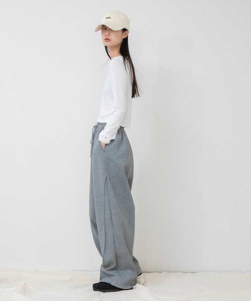 HEILIS(ヘイリス)の「ヘンリーネックロングTシャツ / 長袖 ロンT クロップド ショート丈 カットソー レディース 白 黒 グレー 秋服 冬服 春服 透け感(Tシャツ/カットソー・レディース・ホワイト/グレー/ブラック・FREE)」の5枚目の写真