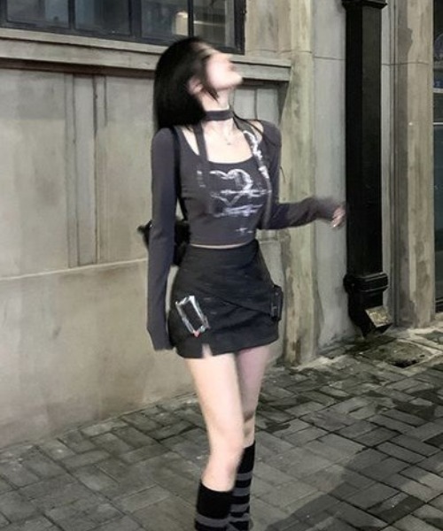 lilful(リルフル)の「スカーフ付 コンパクトフロントプリントロンT(Tシャツ/カットソー・レディース・アイボリー/グレー・L/M/S)」の12枚目の写真