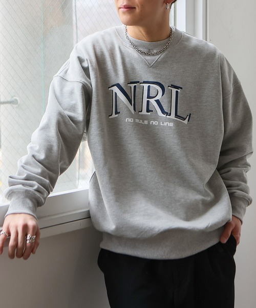 No Rule No Line（ノール－ルノーライン）の「フロントカレッジロゴデザイン スウェット トレーナー（スウェット・レディース・グレー/チャコール・FREE）」の2枚目の写真