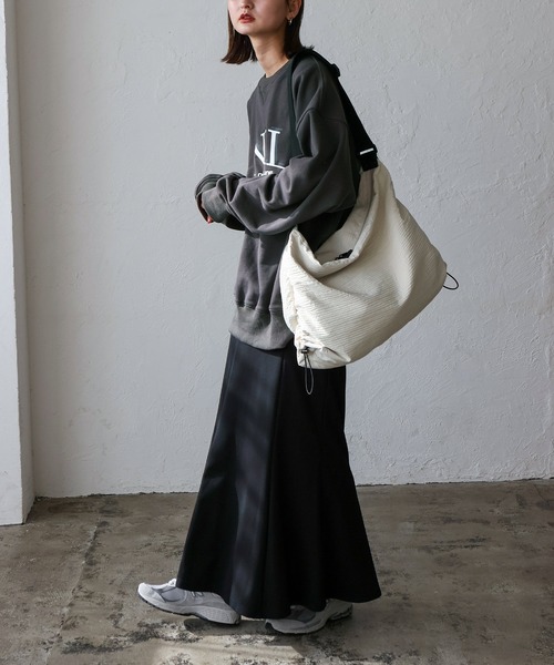 No Rule No Line（ノール－ルノーライン）の「フロントカレッジロゴデザイン スウェット トレーナー（スウェット・レディース・グレー/チャコール・FREE）」の4枚目の写真