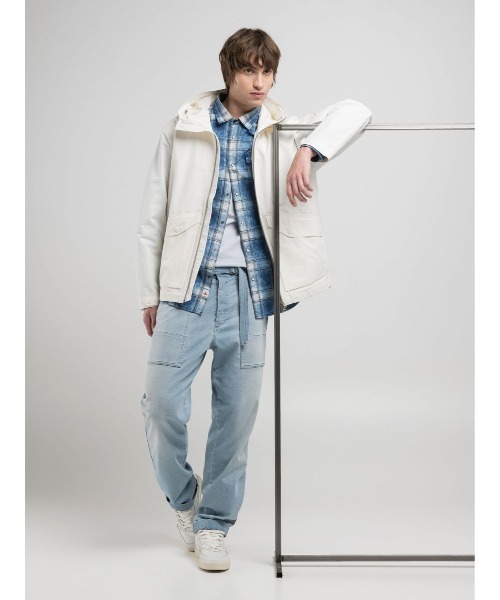 REPLAY(リプレイ)の「ストレートフィット ストレッチデニム(デニムパンツ・メンズ・ライトブルー・W28xL30/W30xL30/W32xL30/W34xL30)」の2枚目の写真