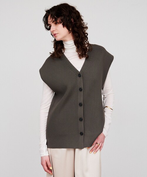 cloenc（クロエンス）の「【手洗い可】ミドルゲージニットジレ（ベスト・レディース・ナチュラル/チャコールグレー/ホワイト・02）」の2枚目の写真