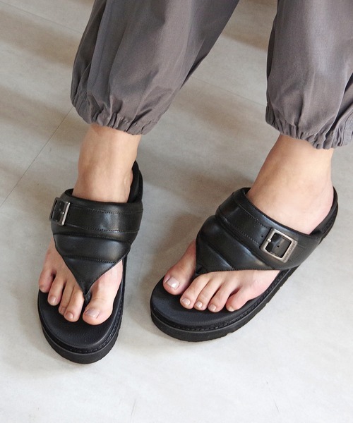 Minnetonka（ミネトンカ）の「MINNETONKA ミネトンカ / プラットフォームパファートングサンダル ビーチサンダル 25M03（サンダル・レディース・ホワイト/ブラック/ブルー/シルバー・5/6/7/8/9）」の3枚目の写真