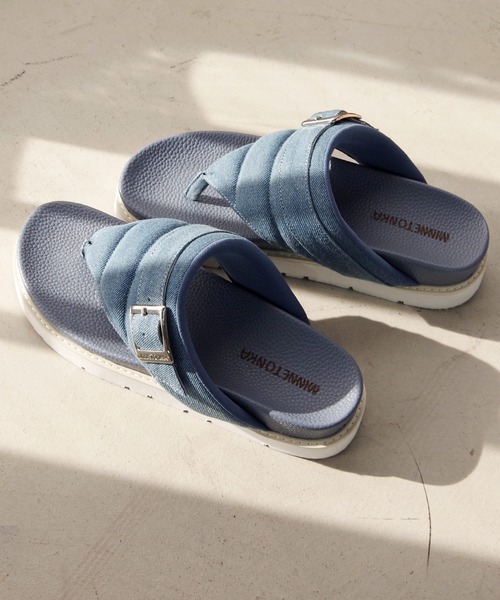 Minnetonka（ミネトンカ）の「MINNETONKA ミネトンカ / プラットフォームパファートングサンダル ビーチサンダル 25M03（サンダル・レディース・ホワイト/ブラック/ブルー/シルバー・5/6/7/8/9）」の6枚目の写真