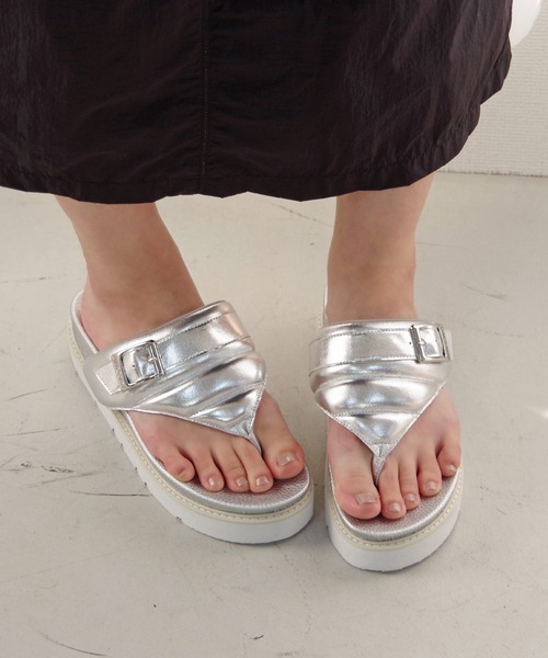 Minnetonka（ミネトンカ）の「MINNETONKA ミネトンカ / プラットフォームパファートングサンダル ビーチサンダル 25M03（サンダル・レディース・ホワイト/ブラック/ブルー/シルバー・5/6/7/8/9）」の8枚目の写真
