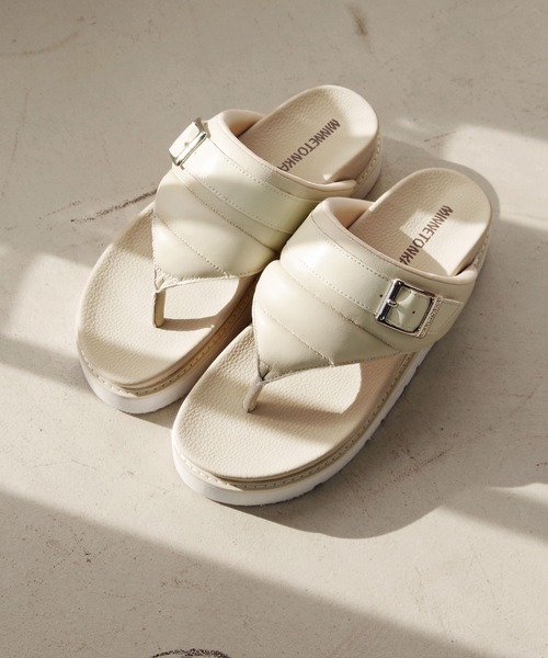Minnetonka（ミネトンカ）の「MINNETONKA ミネトンカ / プラットフォームパファートングサンダル ビーチサンダル 25M03（サンダル・レディース・ホワイト/ブラック/ブルー/シルバー・5/6/7/8/9）」の16枚目の写真