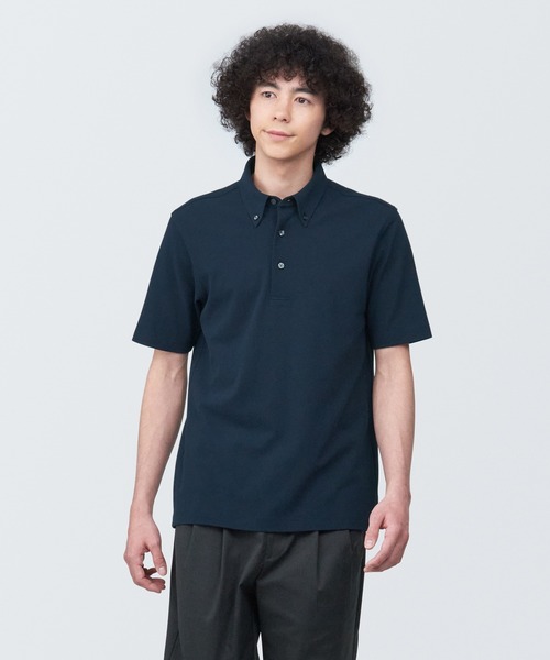 無印良品（ムジルシリョウヒン）の「紳士　涼感ＵＶカット鹿の子編みボタンダウン半袖ポロシャツ（ポロシャツ・メンズ・ホワイト/ライトグレー/ダークネイビー/ネイビー/ブラック・S/L/XL/M）」の5枚目の写真
