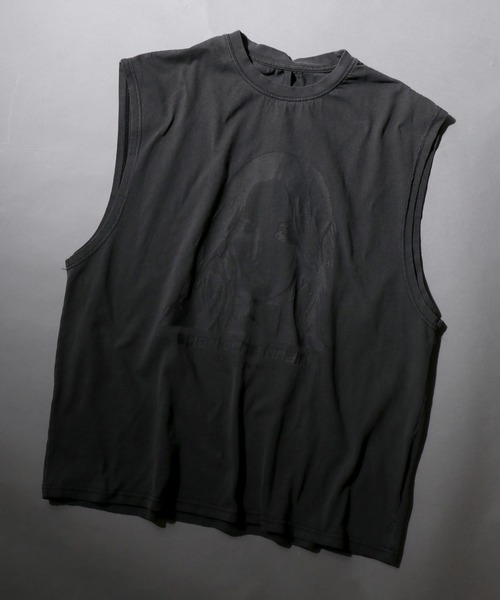 SITRY（シトリー）の「Pigment Graphic No Sleeve Shirt/ピグメント加工 ヴィンテージライク ロックプリント ノースリーブシャツ（タンクトップ・メンズ・ブラック×ホワイト/ブラック系その他4/ブラック系その他6/ブラック系1/ブラック系3/ブラック系その他7/ブラック×グレー/ブラック系その他3/ブラック系その他5/ブラック系2/ブラック系その他2/ブラック系5/ブラック系6/ブラック系7/ブラック系8/ブラック系9/ブラック系4/ブラック系/ブラック/ブラック系その他・XL/M/L）」の16枚目の写真