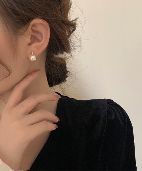 Forcement(フォースメント)の「「ひと粒の優美。日常を上品に仕上げるパールピアス」キュービックジルコニア&ボール パールピアス(ピアス(両耳用)・レディース・シルバー/シルバー系・ONESIZE)」の2枚目の写真