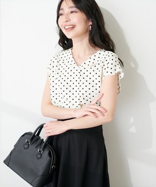 natural couture(ナチュラルクチュール)の「【WEB限定】ゆるスカラップレトロブラウス(シャツ/ブラウス・レディース・オフホワイト/ブラック/サックスブルー/ドット/その他1・FREE)」の5枚目の写真